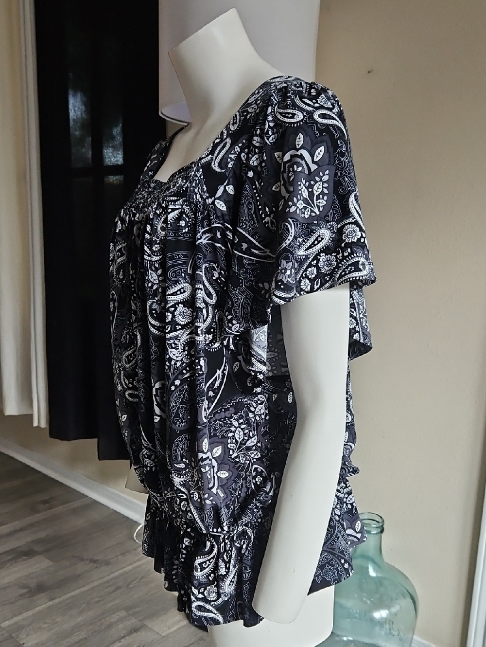 2/$5 APT 9 Paisly Smocked Flowy Sleeve Blouse Size L - Black - Picture 4 of 9